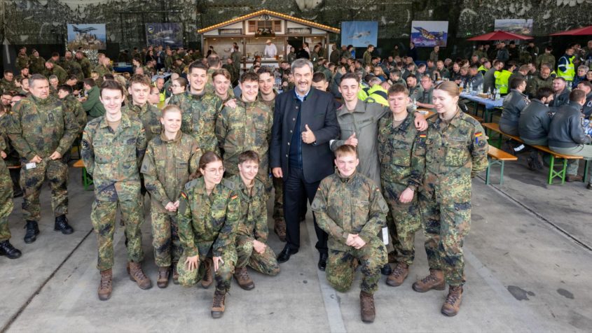 Ministerpräsident Dr. Markus Söder zu Besuch beim Taktischen Luftwaffengeschwader 74 in Neuburg an der Donau.