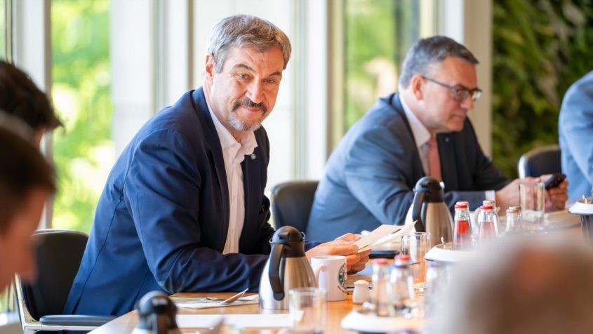 Ministerpräsident Dr. Markus Söder leitet die Sitzung des Ministerrates.