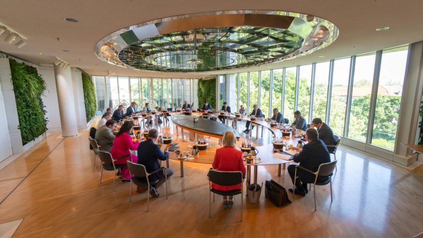 Das Kabinett befasst sich in seiner Sitzung am 13. Mai 2025 unter anderem mit europapolitischen Themen.