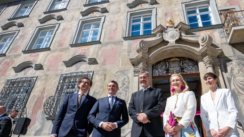 "Lindau ist eine der schönsten Regionen Deutschlands mit fast schon mediterranem Flair. Komme immer wieder gern hierher. Vielen Dank für die Einladung und viel Freude mit diesem wundervollen Bauwerk!" - Ministerpräsident Dr. Markus Söder.