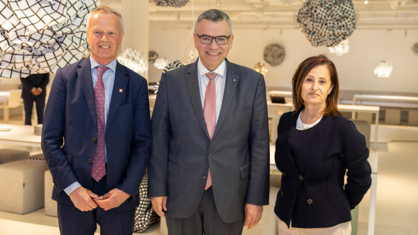 Der Vizepräsident des Europäischen Patentamtes, Christoph Ernst, Staatsminister Dr. Florian Herrmann und die Vizepräsidentin des Europäischen Patentamtes, Nellie Simon (v.l.n.r.). © Europäisches Patentamt
