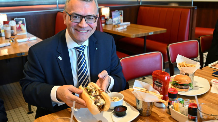 "Das Philly Cheesesteak war super." - Staatsminister Dr. Florian Herrmann.