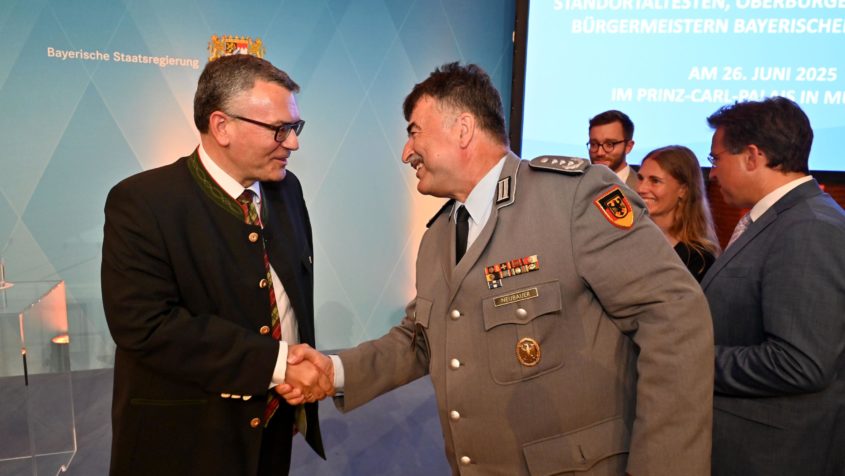 250626_Tagung mit Kommandeuren, Standortältesten und Oberbürgermeistern_FR-2 Der Leiter des Kompetenzzentrums Baumanagement München der ...