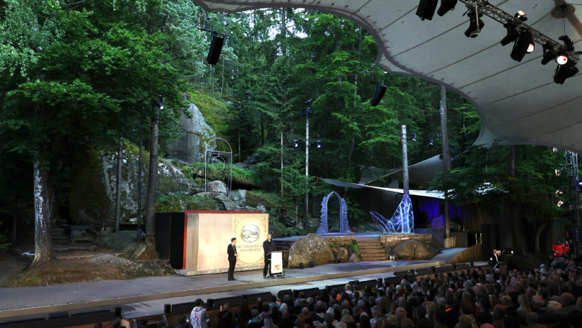 Ministerpräsident Dr. Markus Söder: "Heute ist Wunsiedel die Kulturhauptstadt Bayerns. Die Freilichtfestspiele sind immer ein großes Highlight - sowas hat nur Franken. Gerade in Zeiten großer Unsicherheit ist Kultur besonders wichtig. Künstlerische Freiheit inspiriert uns alle, denn ohne sie kann Demokratie nicht leben."