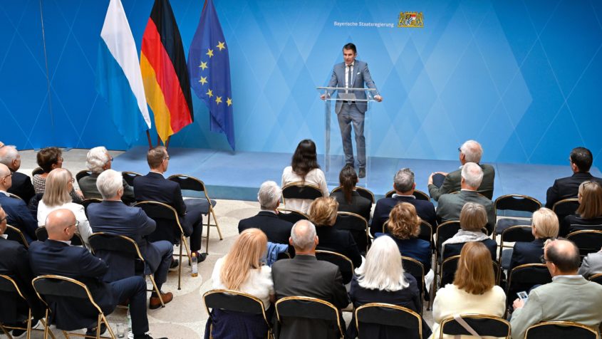 Austausch zwischen Europaminister Eric Beißwenger und der Delegation der Baden-Badener Unternehmergespräche im Prinz-Carl-Palais.
