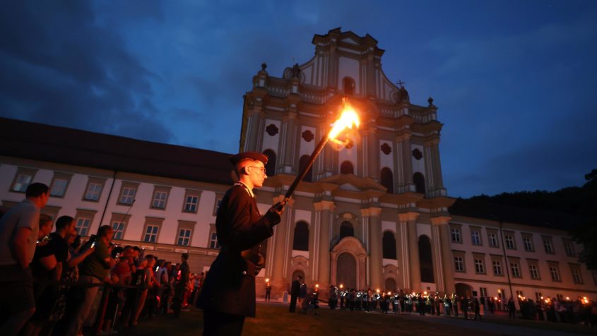 Die Abschluss-Serenade der Offizierschule der Luftwaffe Fürstenfeldbruck im ehemaligen Kloster Fürstenfeld.