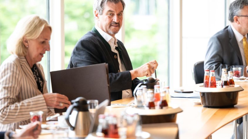 Ministerpräsident Dr. Markus Söder leitet die Sitzung des Ministerrates.