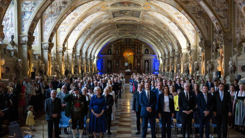 Im Antiquarium der Münchner Residenz werden 63 Persönlichkeiten von Ministerpräsident Dr. Markus Söder am 8. Juli 2025 mit dem Bayerischen Verdienstorden ausgezeichnet.