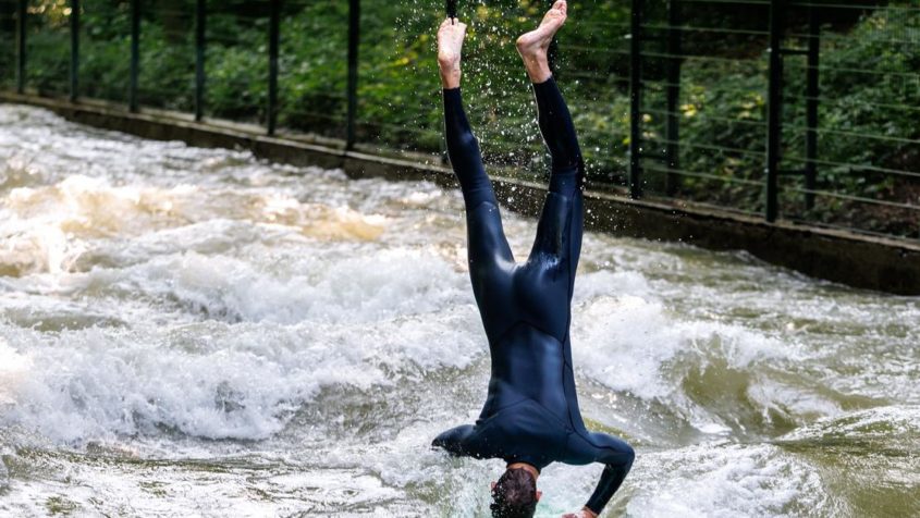 Ministerpräsident Dr. Markus Söder: "Die zweite offizielle Surfwelle im Englischen Garten kommt! München ist das Surfparadies Nummer 1 in Deutschland. Mit dem weiteren Surf-Spot an der Dianabadschwelle erfüllen Staat und Stadt gemeinsam einen langen Wunsch der Community."