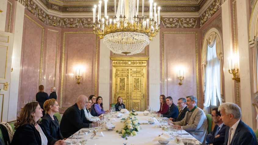 Das Gespräch zwischen dem albanischen Premierminister Edi Rama und Ministerpräsident Dr. Markus Söder findet im Marmorsaal im Prinz-Carl-Palais statt.