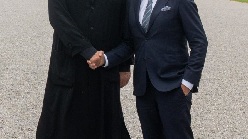 Der albanische Premierminister Edi Rama (links) und Europaminister Eric Beißwenger (links) vor dem Schloss Herrenchiemsee.