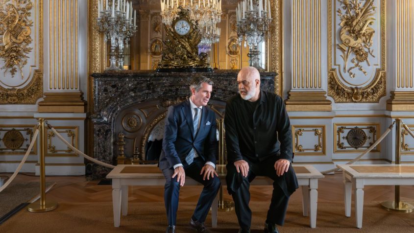 Europaminister Eric Beißwenger im Gespräch mit Albaniens Premierminister Edi Rama.