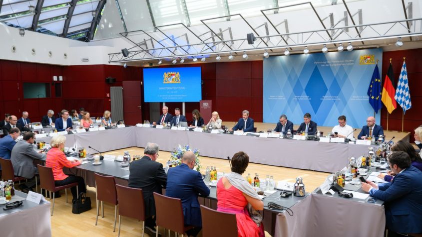 Das Kabinett während seiner auswärtigen Sitzung in der Bayerischen Vertretung in Brüssel.