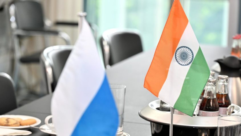 Staatsminister Dr. Florian Herrmann: "Angesichts der globalen Handels- und Zollveränderungen ist Indien ein zentraler Partner – wirtschaftlich wie geopolitisch. Besonders wichtig ist der zügige Abschluss des EU-Indien-Freihandelsabkommens – mit hoher Relevanz u.a. für die bayerische Automobilwirtschaft. Indien ist zudem ein Schlüsselland in der Fachkräfteanwerbung – mit großem Potenzial für Bayern als Wirtschafts- und Innovationsstandort."
