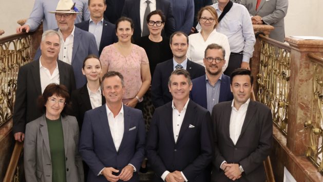Gruppenbild zum Subsahara-Afrika-Lunch der IHK für München und Oberbayern mit Staatsminister Eric Beißwenger, dem Hauptgeschäftsführer der IHK für München und Oberbayern, Dr. Manfred Gößl, und weiteren Teilnehmern. © IHK für München und Oberbayern