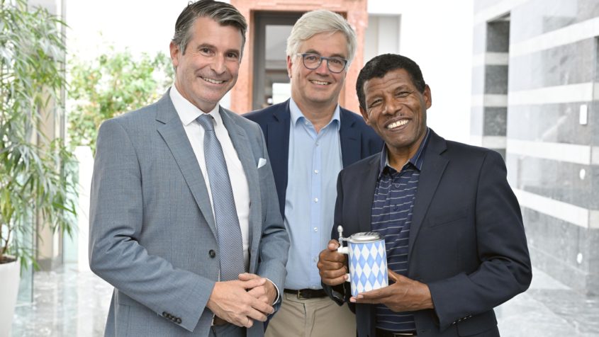 Staatsminister Eric Beißwenger, der Vorstand der Stiftung 