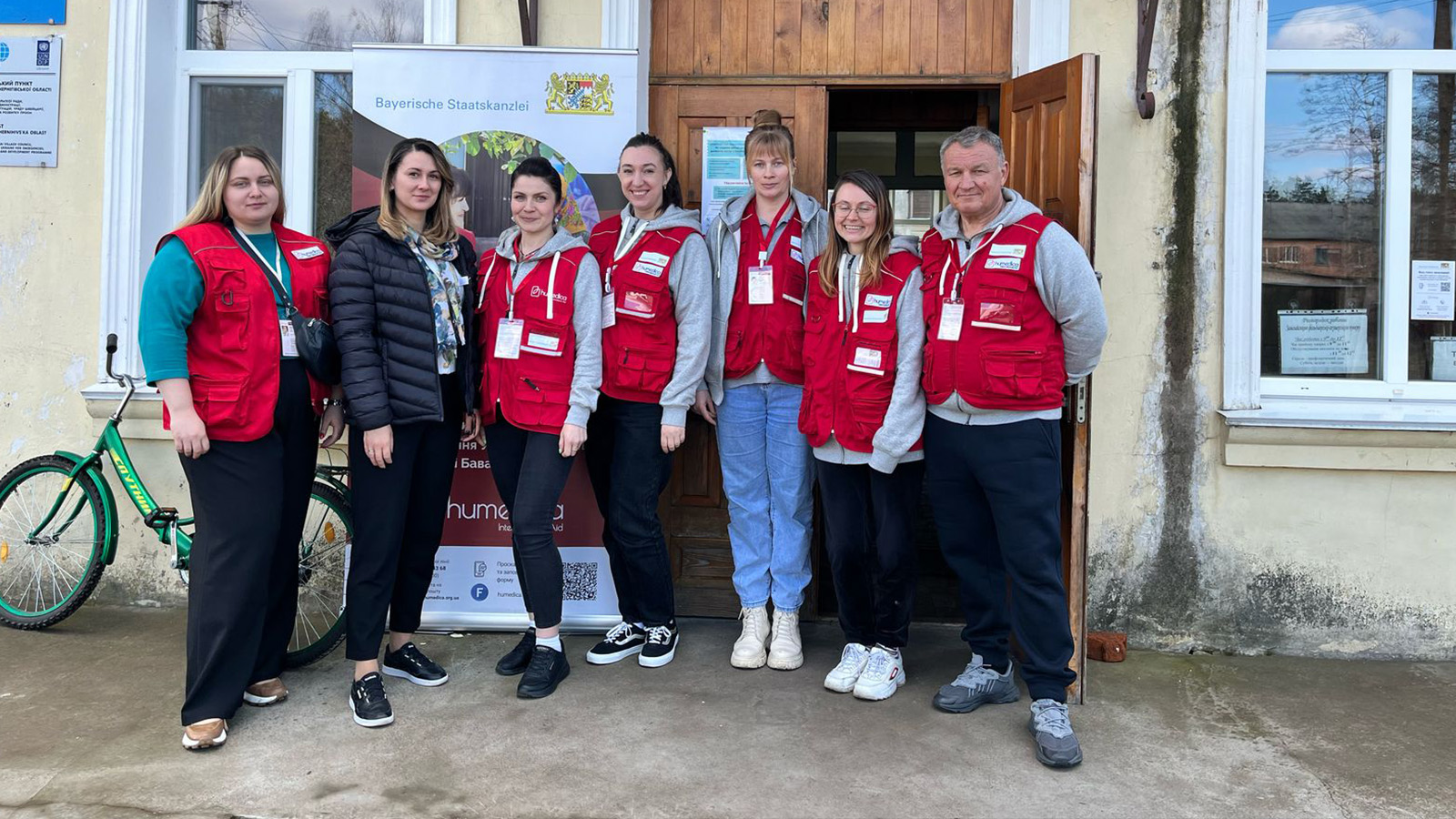 Anna Maslak, die Leiterin des Bayerischen Büros besucht die Humedica-Mission in der Region Tschernihiw