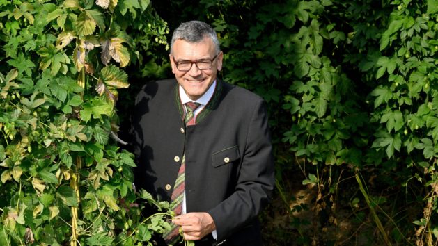 Staatsminister Dr. Florian Herrmann: "'Auf geht's zur Hopfazupf'!' - Start der Hopfenernte 2025 in der Hallertau: Der bayerische Hopfen ist weltbekannt – und ein echtes Stück Heimat. Ohne ihn gäbe es kein bayerisches Bier."