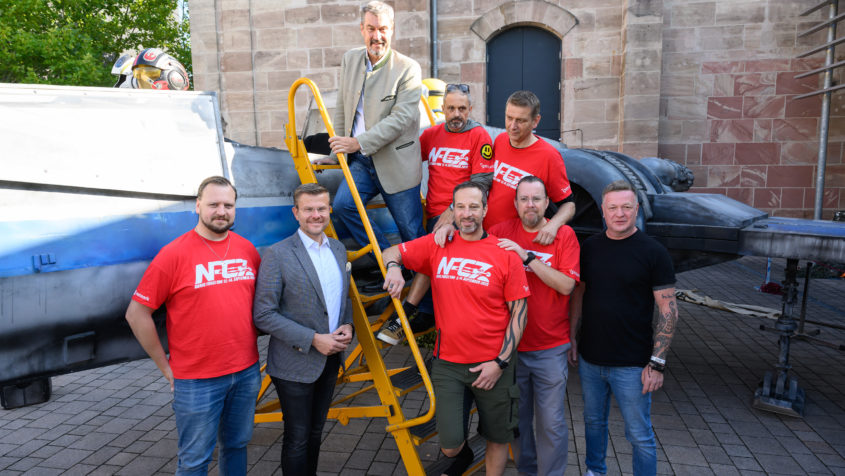 Gruppenbild mit Ministerpräsident Dr. Markus Söder, Nürnbergs Oberbürgermeister Marcus König und Mitgliedern des Noris Force Con e.V.