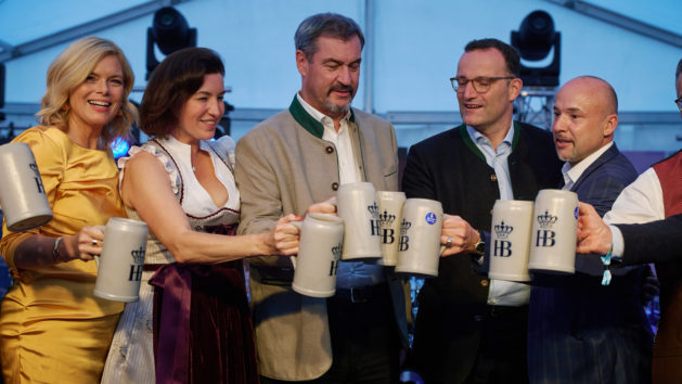 Bundestagspräsidentin Julia Klöckner, Bundesforschungsministerin Dorothee Bär, Ministerpräsident Dr. Markus Söder und MdB Jens Spahn (v.l.n.r.). © Bayerische Staatskanzlei | Henning Schacht