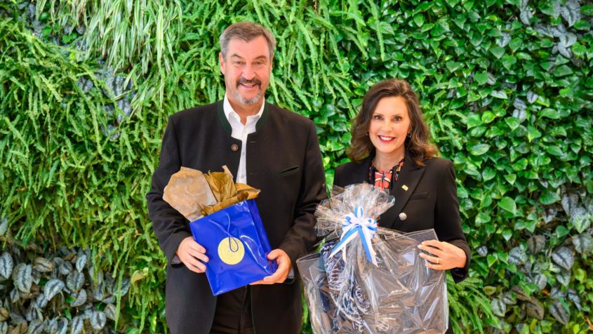 Ministerpräsident Dr. Markus Söder (links) und die Gouverneurin von Michigan, Gretchen Whitmer (rechts),