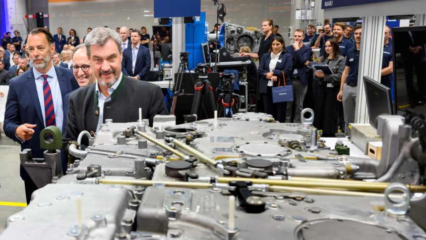 Ministerpräsident Dr. Markus Söder besucht anlässlich des Starts des neuen Produktionskonzepts die RENK Group AG in Augsburg.