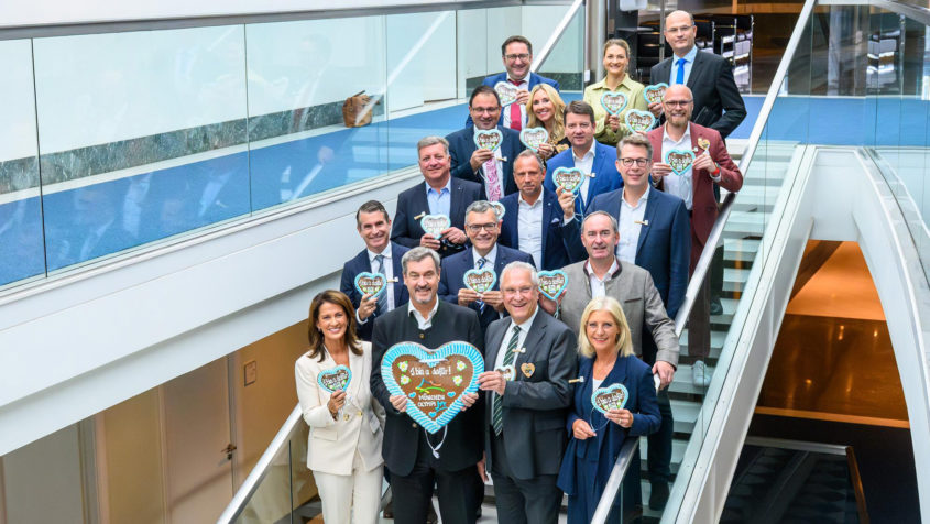 Gruppenbild des Bayerischen Kabinetts zur Olympia-Bewerbung der Landeshauptstadt München.