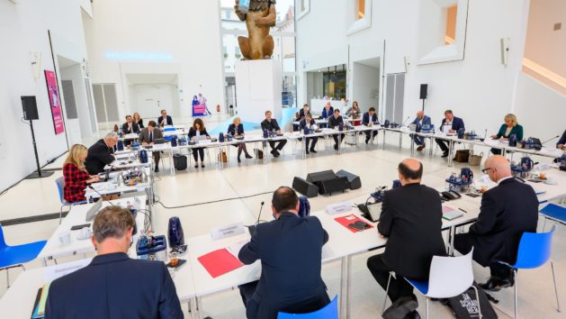 Das Bayerische Kabinett tagt im Haus der Bayerischen Geschichte in Regensburg und befasst sich insbesondere mit Themen des Regierungsbezirks Oberpfalz.