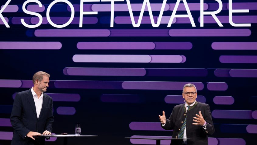 Im Rahmen der IAA MOBILITY 2025 ist Staatsminister beim „Auto x Software Summit“ zu Gast. © CARIAD SE
