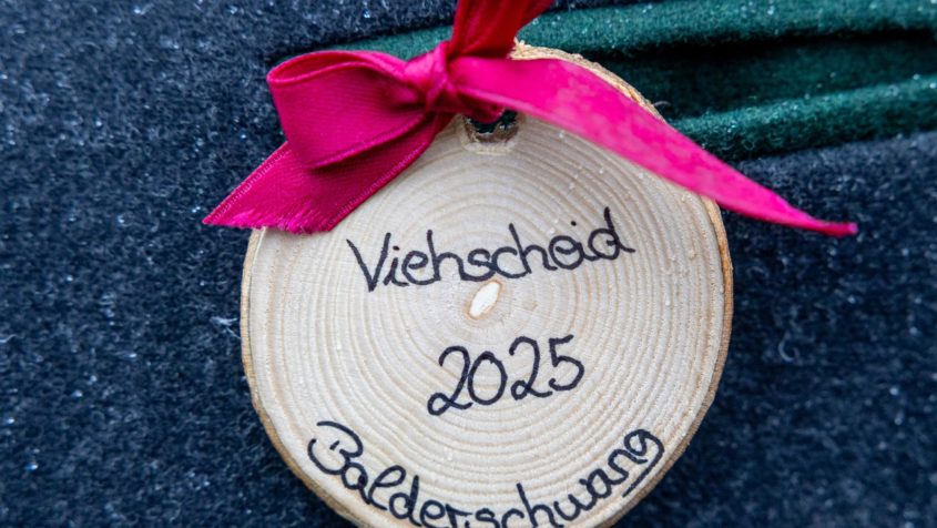"Viehscheid in der kleinsten Gemeinde Bayerns und der höchsten Deutschlands, im Oberallgäuer Hörnerdorf Balderschwang inmitten atemberaubend schöner Natur." - Europaminister Eric Beißwenger.