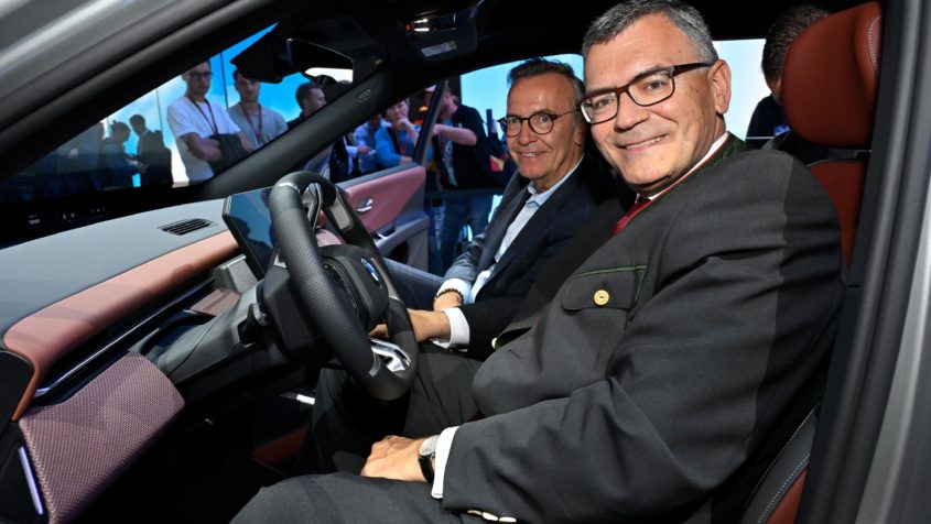 Staatskanzleiminister Dr. Florian Herrmann: "Spannender und informativer Rundgang über die IAA Mobility 2025 in München -eine der wichtigsten Automessen der Welt- mit vielen Eindrücken, innovativen Technologien und guten Gesprächen."