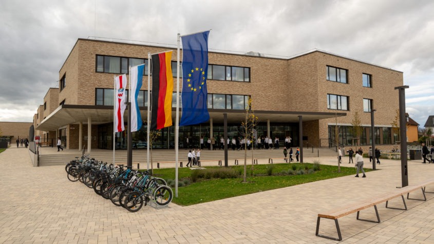 20251028-Gymnasium-Karslfeld-001 Das neu errichtete Gymnasiums Karlsfeld.