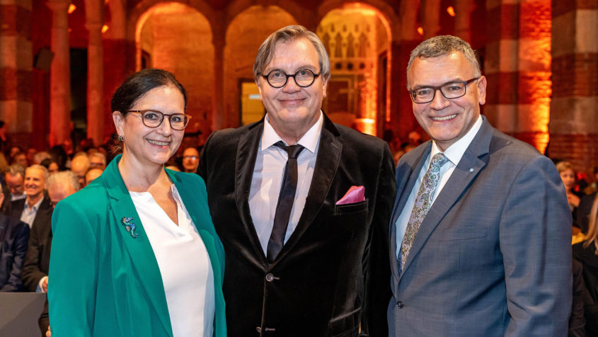 251028_Verleihung Bayerischer Buchpreis 2025_FR_4 Gruppenbild bei der Verleihung des Bayerischen Buchpreises 2025: ...