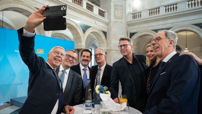  Staatsminister Dr. Florian Herrmann: