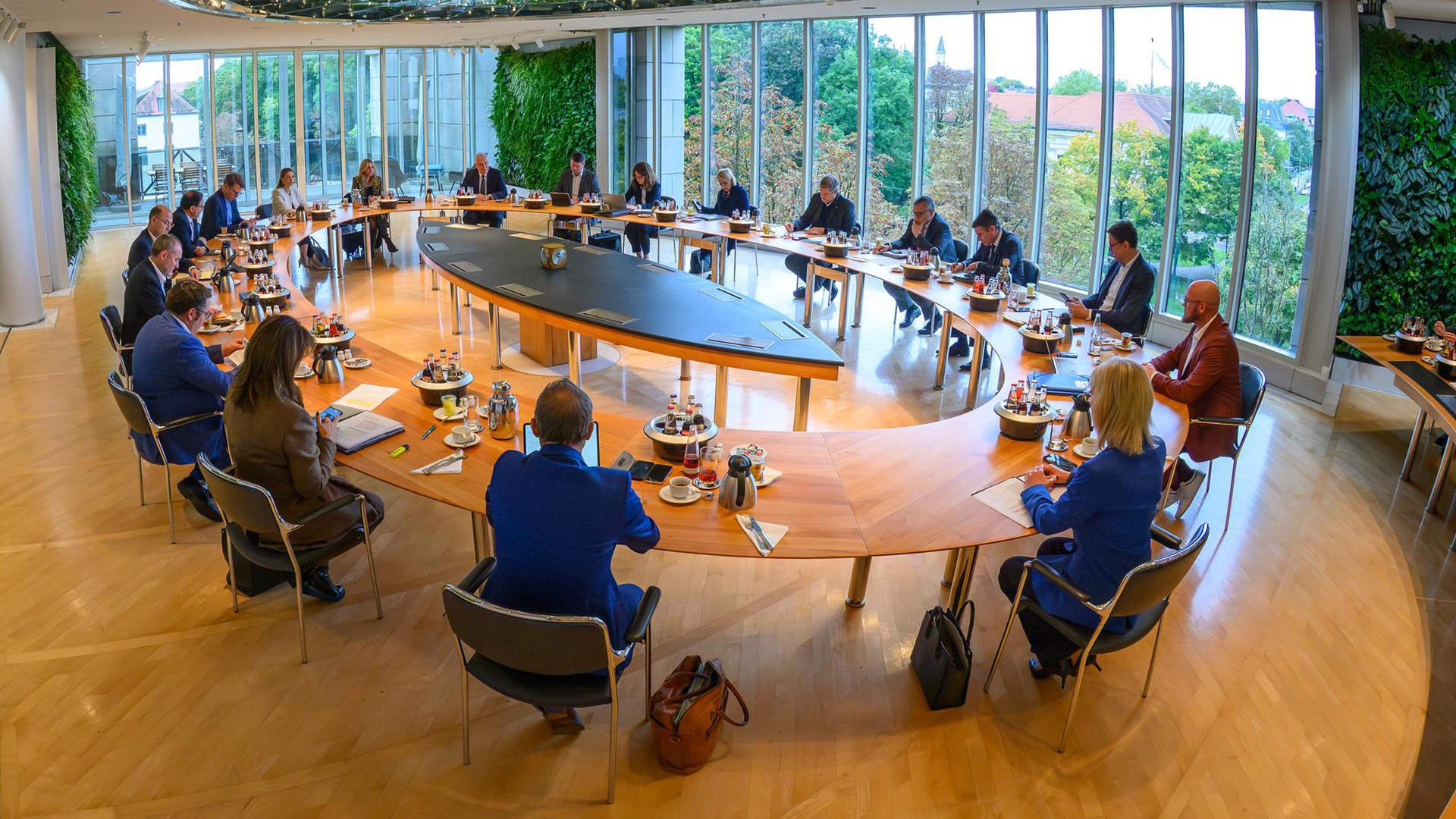 Das Kabinett befasst sich in seiner Sitzung am 7. Oktober 2025 insbesondere mit dem Thema Drohnenabwehr.