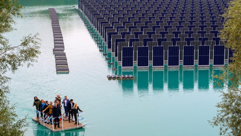 Ministerpräsident Dr. Markus Söder: "Wir sind Land der Ingenieure und Start-ups – und wir sind führend bei Erneuerbaren Energien: Bayern steuert 25 Prozent des Zubaus in Deutschland bei und liegt bei der installierten und der tatsächlichen Leistung vorn."