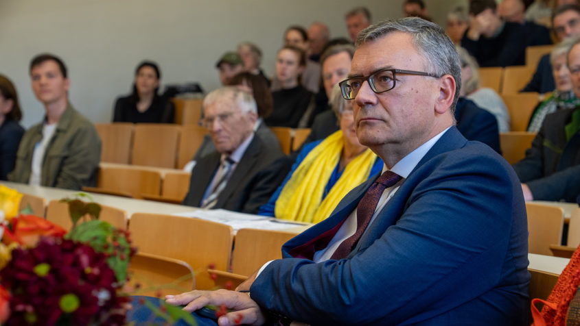 251024_Forschungs- und Reflexionslabors Demokratiebildung Uni Passau_FR_5 Staatsminister Dr. Florian Herrmann während der Auftaktveranstaltung ...