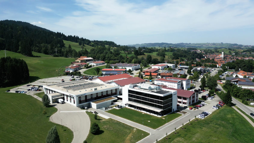 251024_Endress+Hauser Wetzer GmbH + Co. KG_FR-4 Der Hauptsitz von Endress+Hauser Wetzer GmbH + Co. KG in Nesselwang. ...