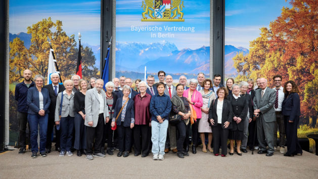 Feierstunde zur Ehrung von zwei Gerechten unter den Völkern aufgenommen am 17.10.2025 in der Bayerischen Vertretung in Berlin. Copyright: Bayerische Staatskanzlei. Fotograf: Marc Beckmann, marcbeckmann.com, +49 (0) 170 20 48 427. Nutzungshinweis: Diese Terminfotos sind nur zur redaktionellen Verwendung bestimmt. Falls eine andere Verwendung gewünscht wird, kontaktieren Sie bitte presse-berlin@stk.bayern.de