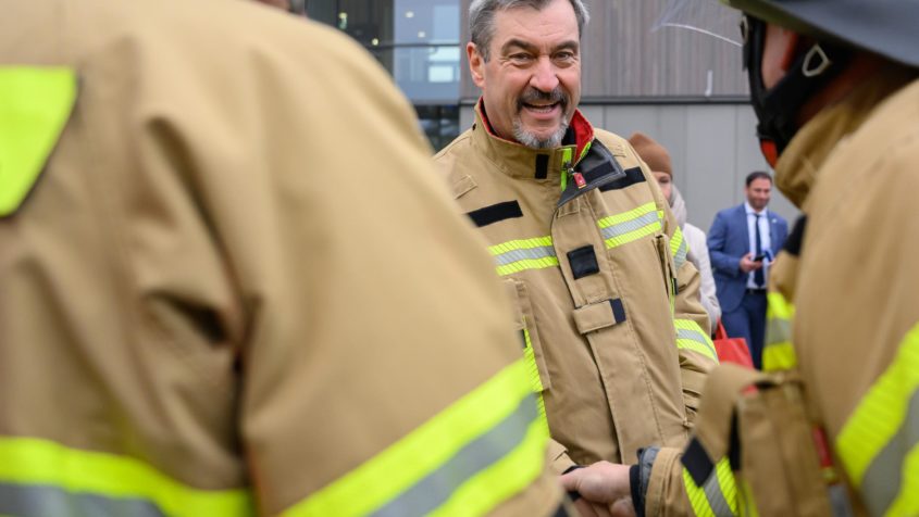 Ministerpräsident Dr. Markus Söder besucht die neue Integrierte Leitstelle in Ansbach.