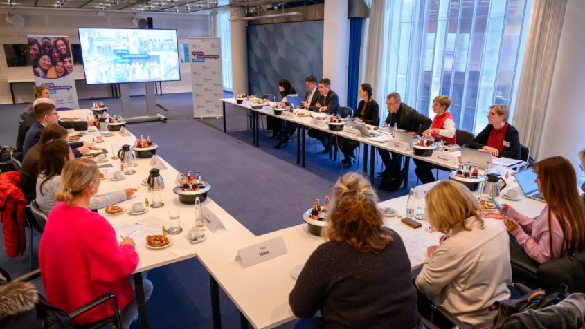 Die 9. Kuratoriumssitzung der Stiftung zur Förderung des Internationalen ...