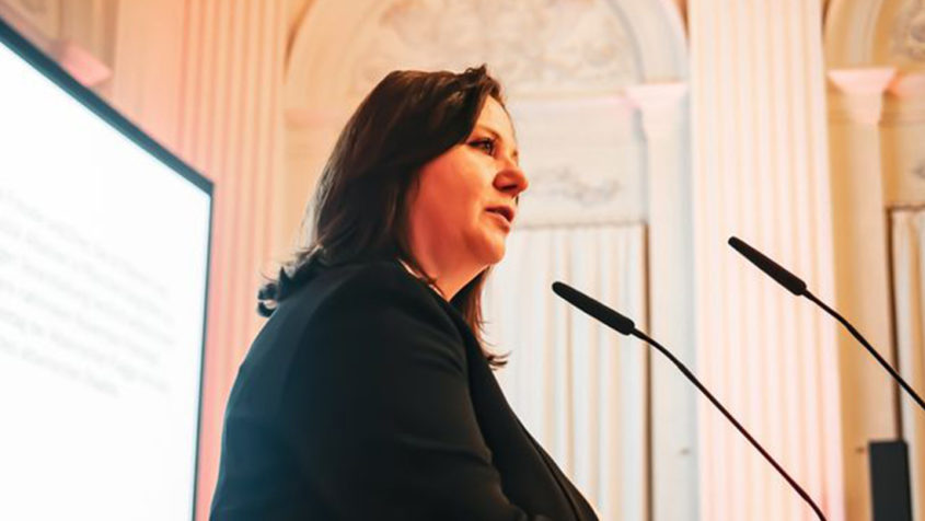 Die Generalkonsulin der Republik Albanien, Gentiana Mburimi, ...