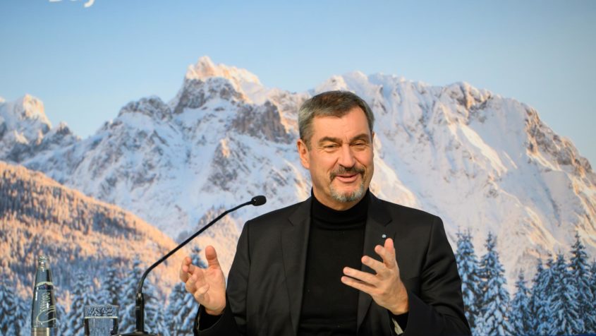 &Uuml;ber die wesentlichen Ergebnisse der Kabinettssitzung informiert unter anderem Ministerpr&auml;sident Dr. Markus S&ouml;der in einer Pressekonferenz.