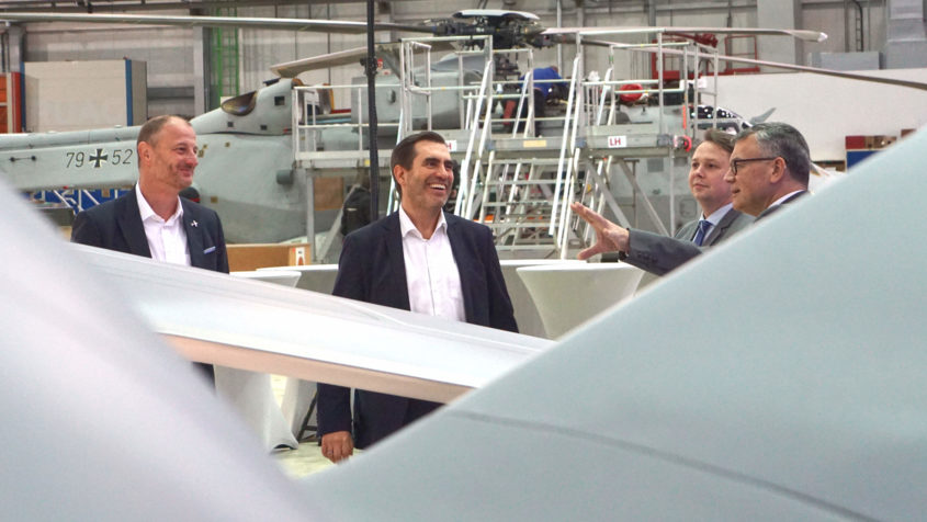 Bei seinem Besuch der General Atomics AeroTec Systems GmbH am ...