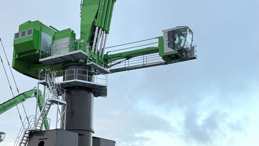 Staatsminister Dr. Florian Herrmann besucht die SENNEBOGEN Maschinenfabrik GmbH in Straubing. Bild: SENNEBOGEN Maschinenfabrik GmbH
