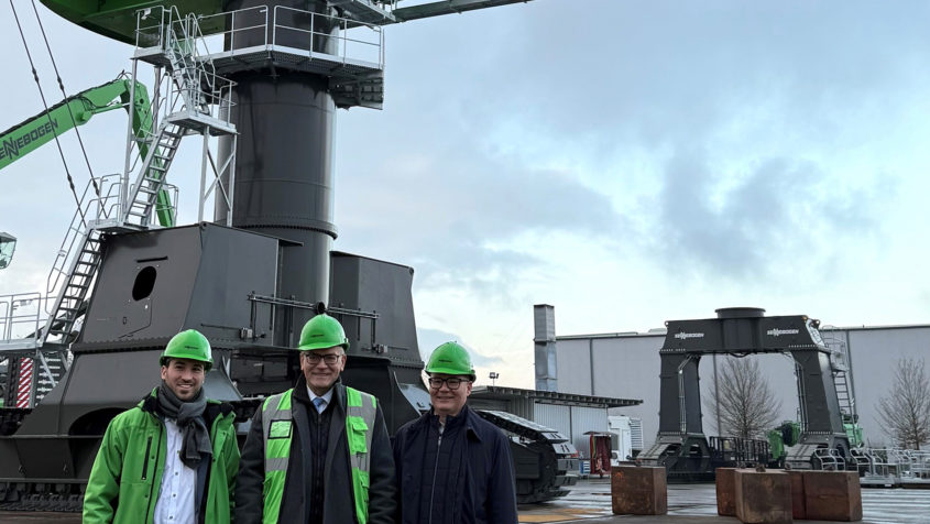 Staatsminister Dr. Florian Herrmann besucht die SENNEBOGEN Maschinenfabrik ...