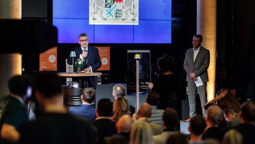 Staatsminister Dr. Florian Herrmann: 