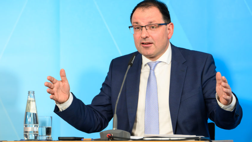 ... Finanzstaatssekretär Martin Schöffel über die wesentlichen ...