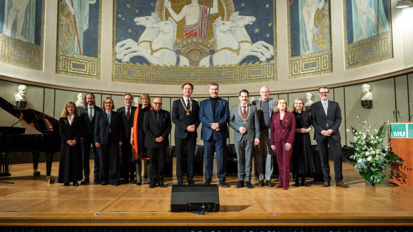 Der Festakt anl&auml;sslich 200 Jahre Ludwig-Maximilians-Universit&auml;t in M&uuml;nchen und Amtseinf&uuml;hrung von Professor Matthias Tsch&ouml;p findet in der Gro&szlig;en Aula, Hauptgeb&auml;ude der LMU statt.