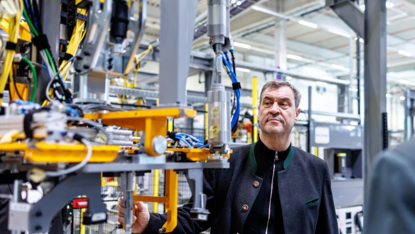 Ministerpr&auml;sident Dr. Markus S&ouml;der: "Die Investition mit rund 250 neuen Arbeitspl&auml;tzen ist ein starkes Signal f&uuml;r den Standort Bayern &ndash; gerade bei den schwierigen Rahmenbedingungen f&uuml;r das Auto. F&uuml;r Erfolg braucht es Innovationen und Dynamik. Thyssenkrupp trifft mit dem Partner BMW auf ein perfektes Umfeld."